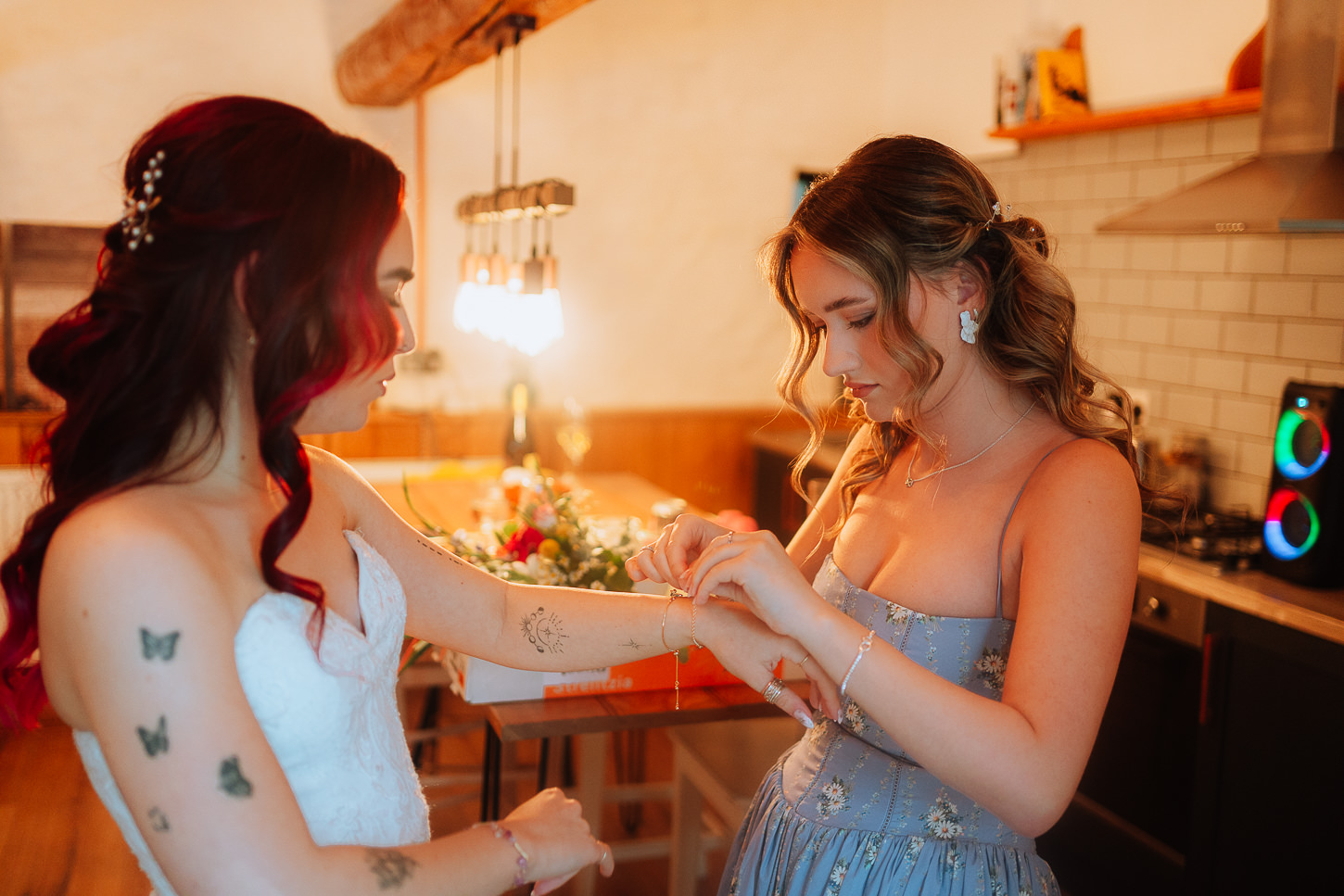 ALICIA HARRY SWALLOW BARN WEDDING PHOTOGRAPHY 002 ALICIA HARRY SWALLOW BARN WEDDING PHOTOGRAPHY 002